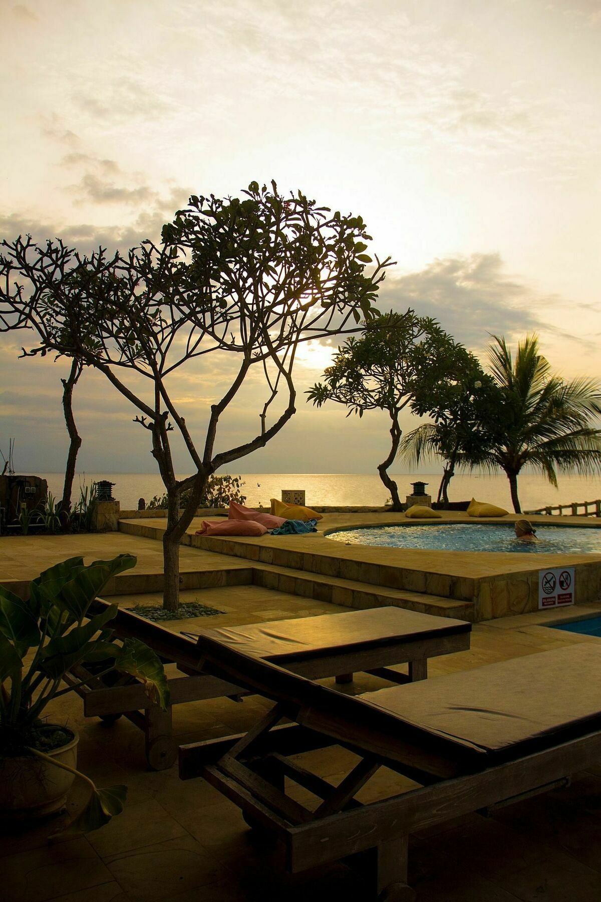 Lovina Beach Club & Resort Exterior photo